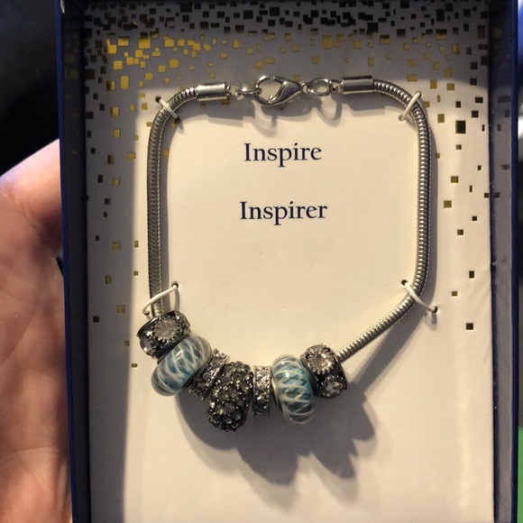 NWT Silvertone beaded bracelet